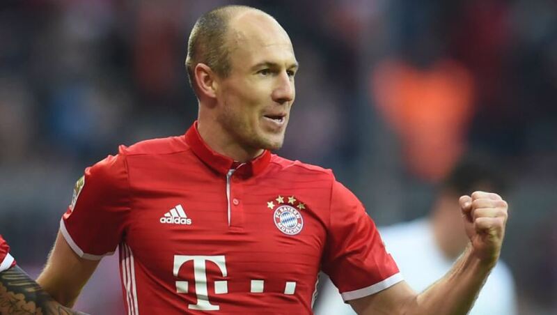 Mãn nhãn trước pha bứt tốc 37km/h của Arjen Robben