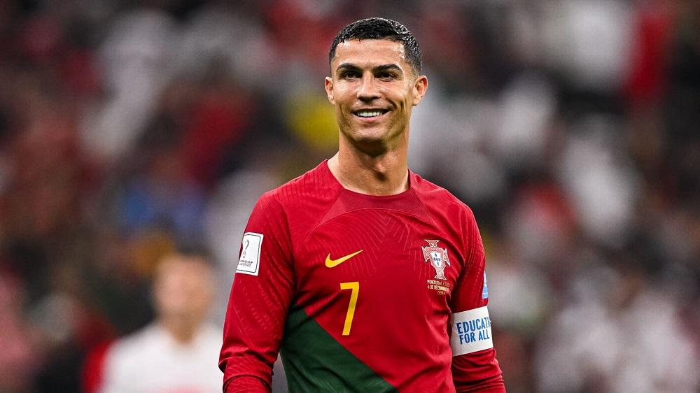 Cristiano Ronaldo đứng top đầu lương cầu thủ cao nhất thế giới